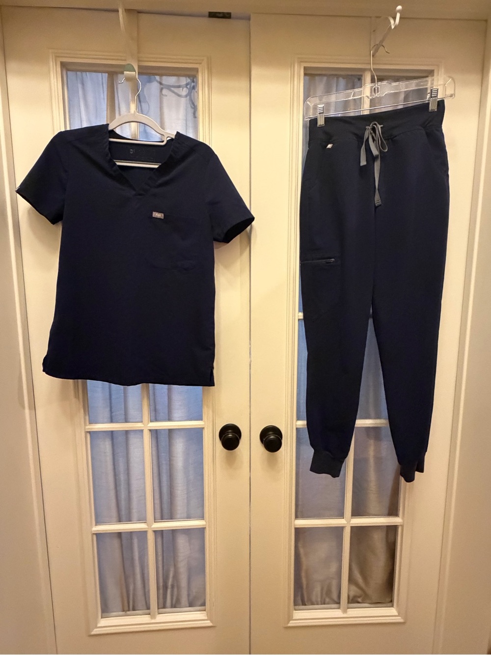 SMALL Navy Women’s Figs Scrub Set w/ Joggers EUC